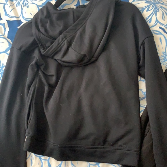a Nike jacket, all black, size large in kids - Picture 2 of 2